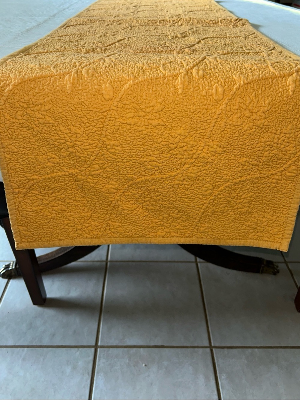 Williams Sonoma Table Runner in 3D Goldenrod Color Fabric. 16” x 108”. VGUC.